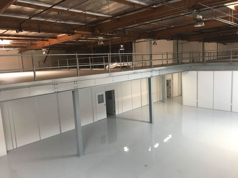 Aerospace Cleanrooms: Standards, Design Features, and More A modular cleanroom environment by Allied Cleanrooms.