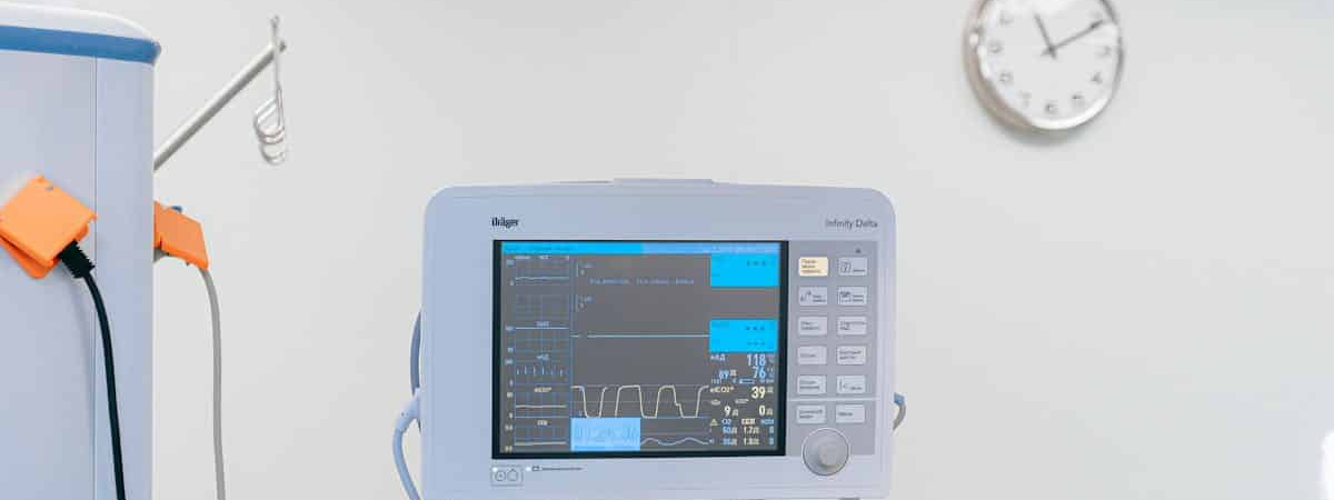 A heart rate monitor in a medical setting.