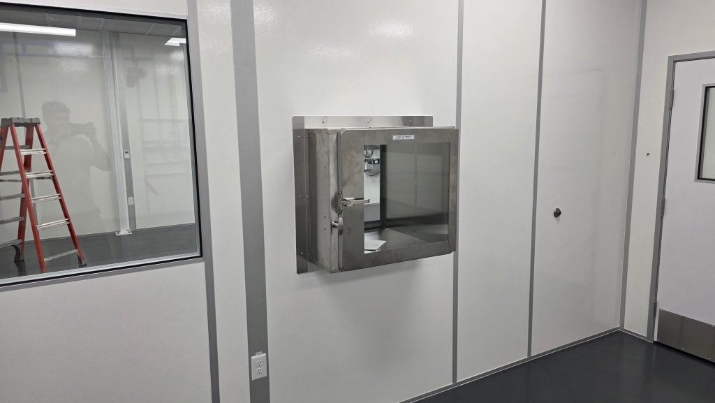 Buffer Room vs Anteroom: What’s the Difference? Interior of buffer room with pass-through chamber by Allied Cleanrooms.